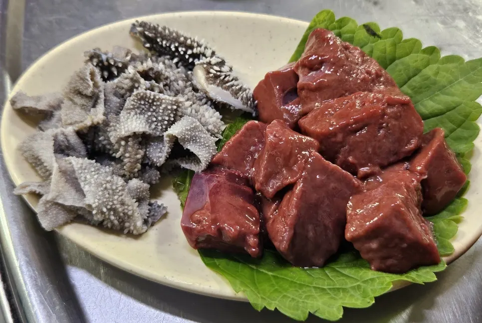 밑반찬으로 나온 간과 천엽