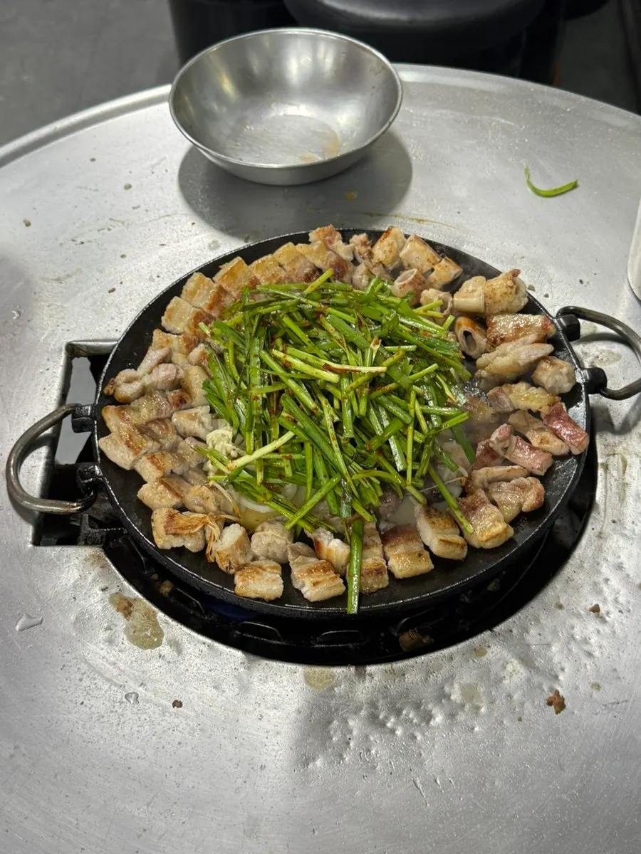 Assorted gopchang and vegetables on the grill
