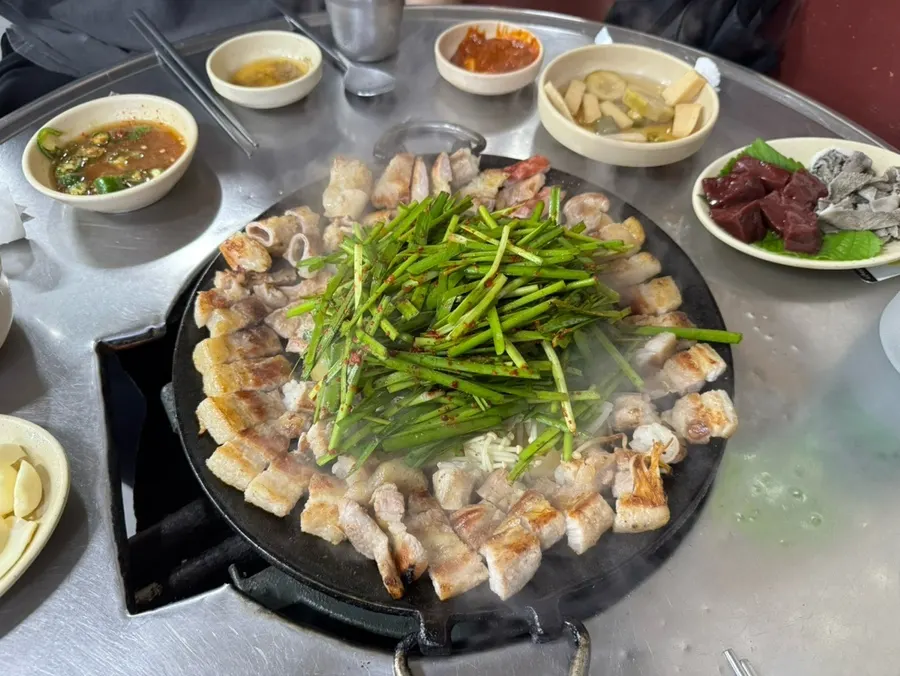 Grilled gopchang and pork belly spread