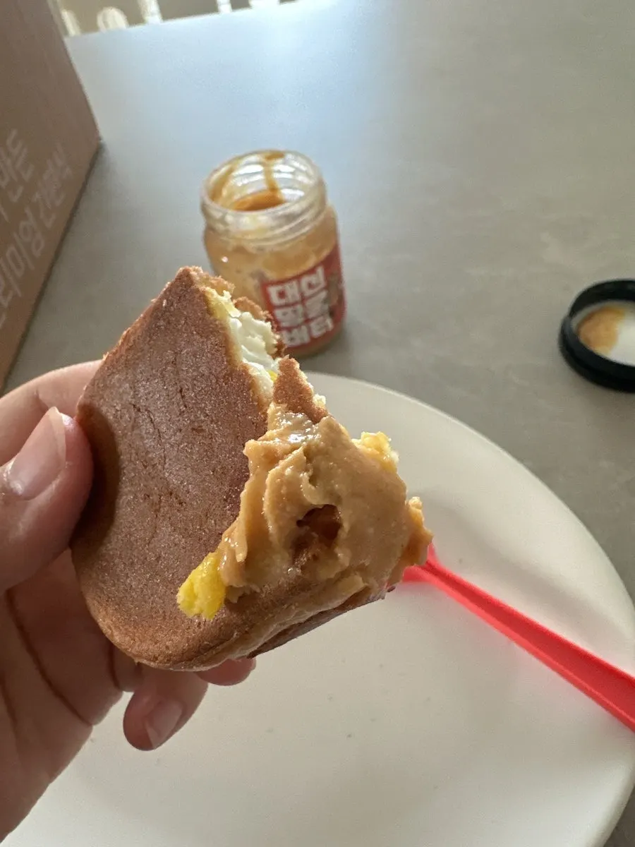 Cross-section of Daesin peanut bread packed full of peanuts