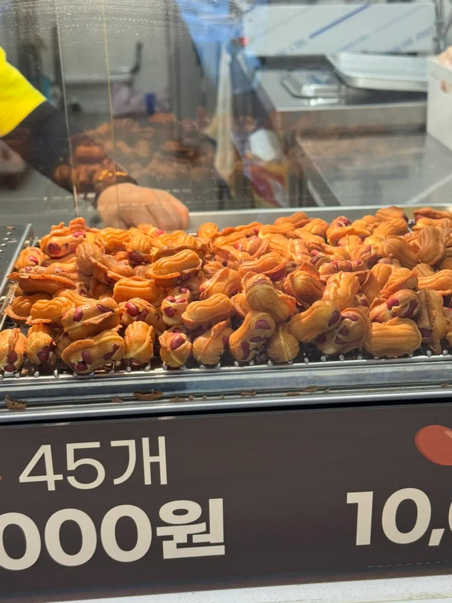Egg bread and peanut bread in the display case