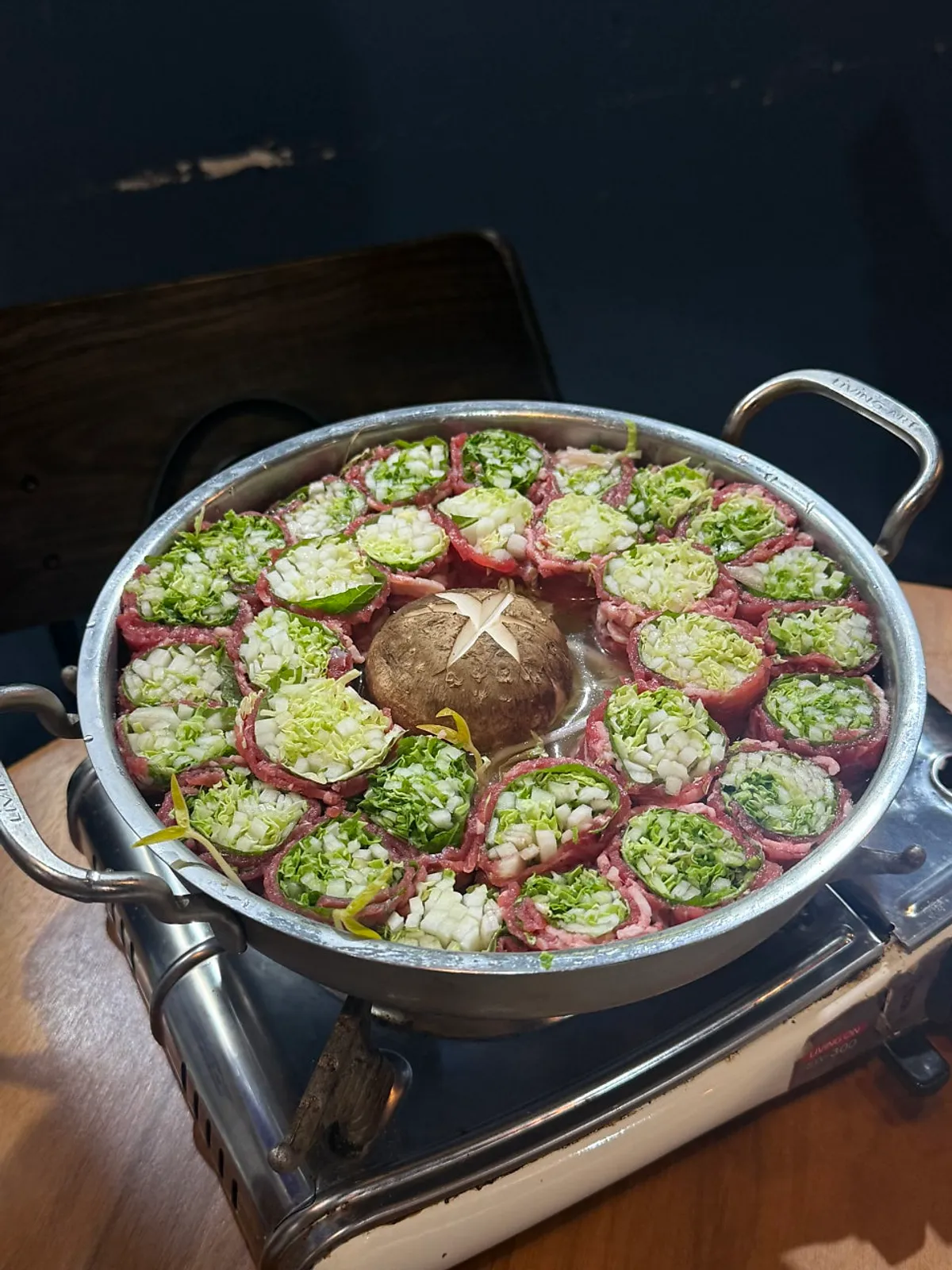 Daeun's flower hot pot arranged like flower petals
