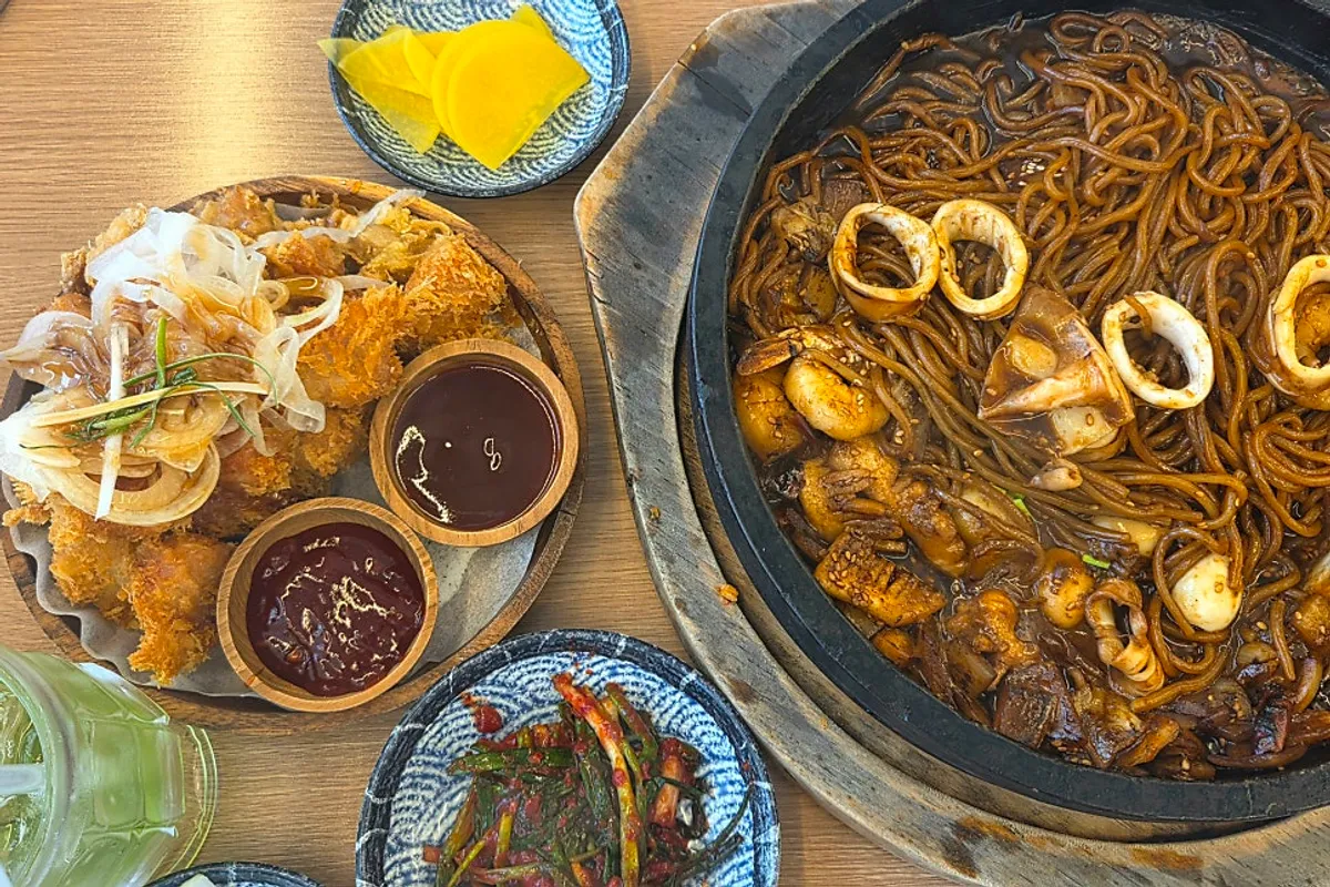 울산대왕암돌짬뽕 누룽지 돌짜장 돌판 상차림