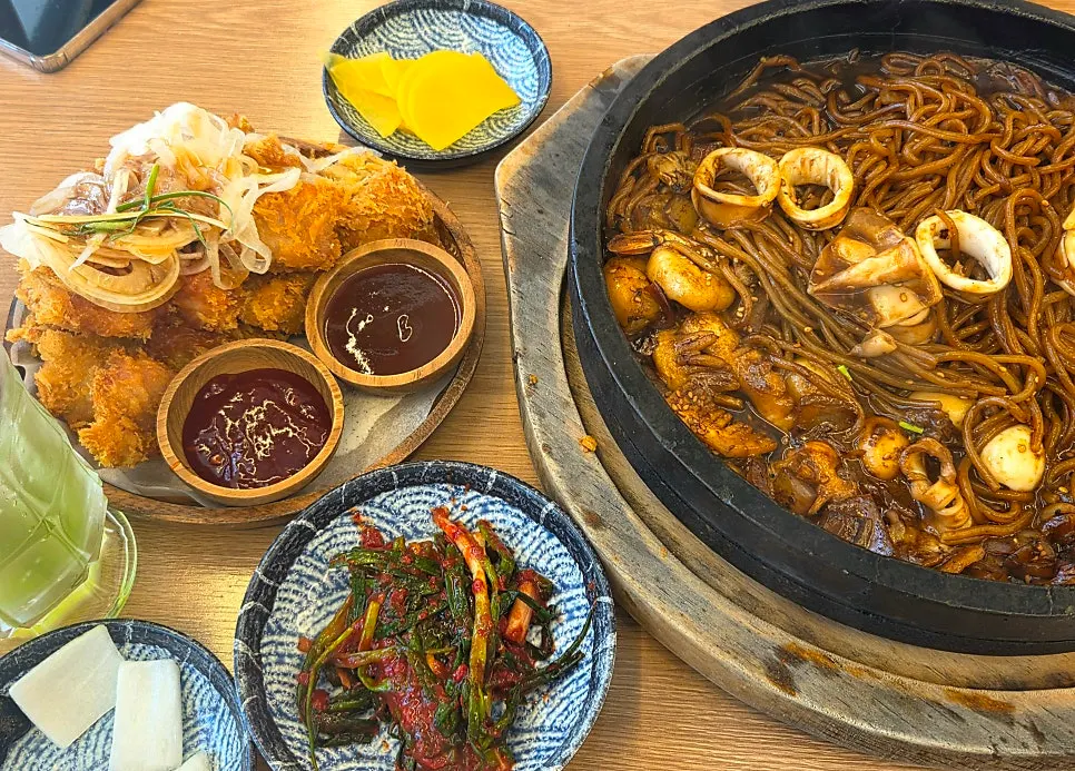 돈창&치탕 SET의 바삭한 돈까스와 치킨