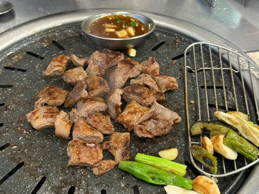 숯불에 굽고 있는 갈매기살