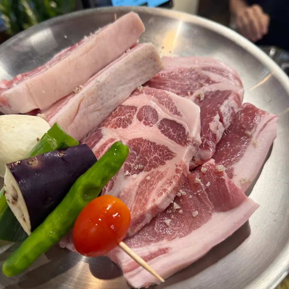 지례 흑돼지 모듬 상차림