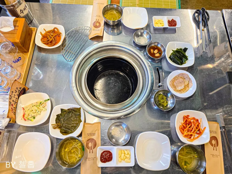 예약석에 미리 세팅된 기본 반찬 상차림