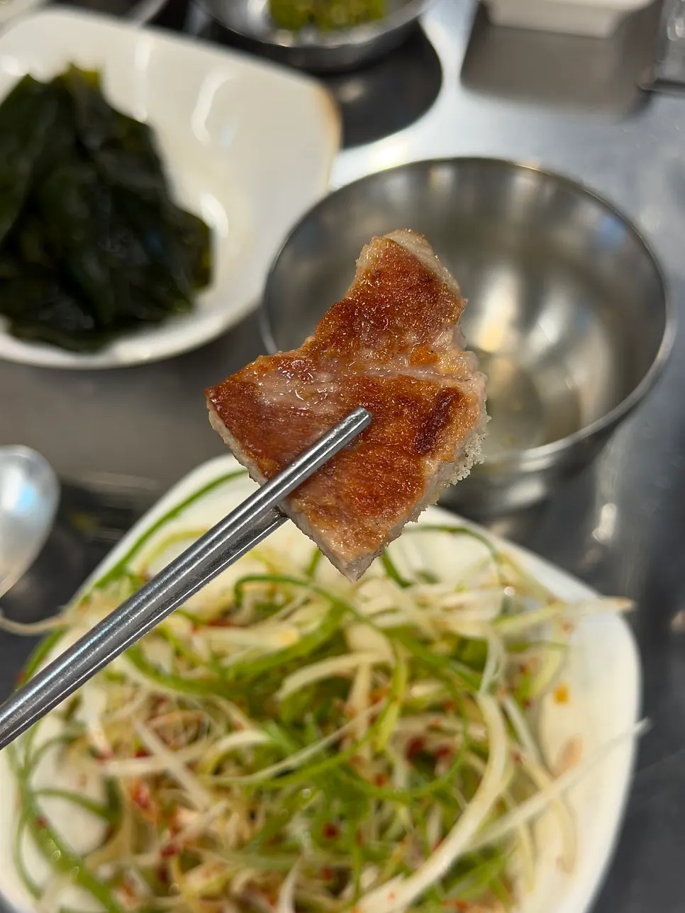 Charcoal-scented black pork with side dishes