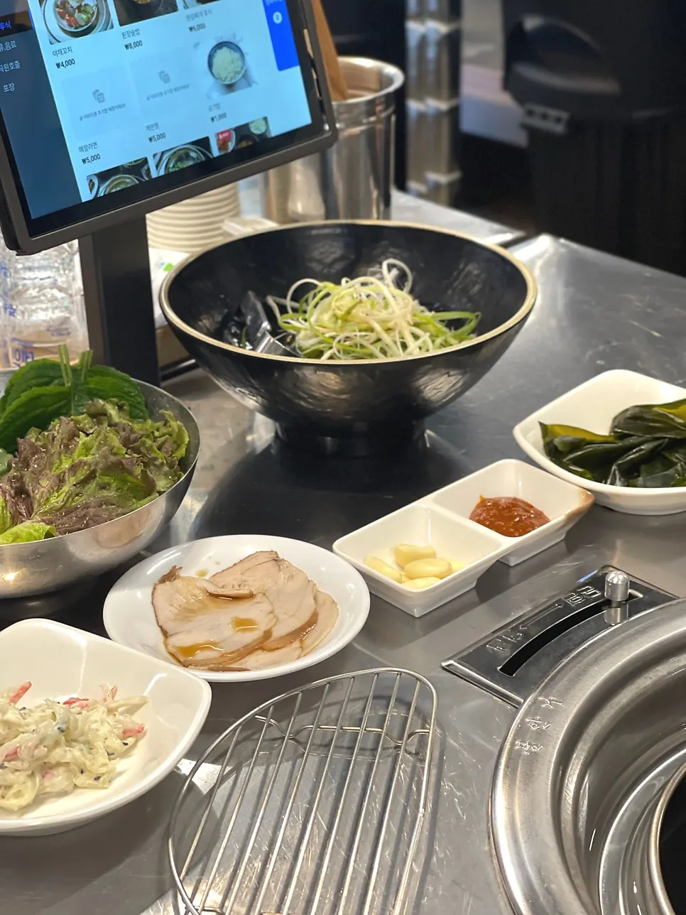 명이나물과 냉수육 기본 상차림