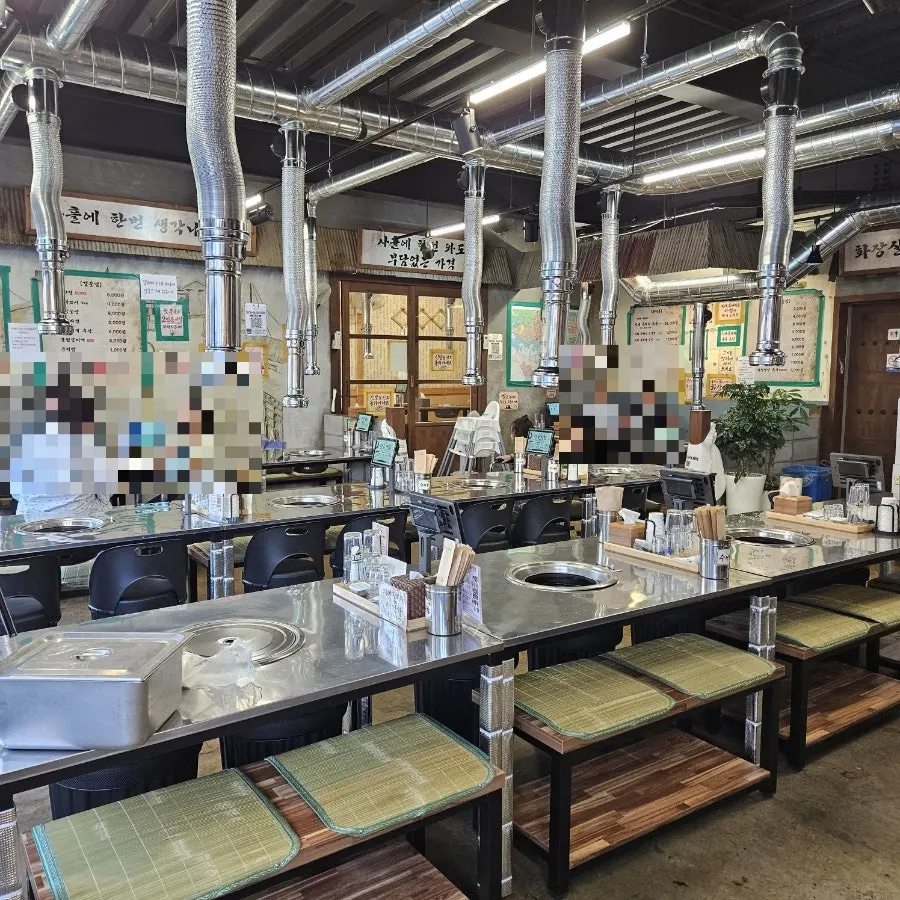 Hall seating inside Daewol Charcoal Barbecue