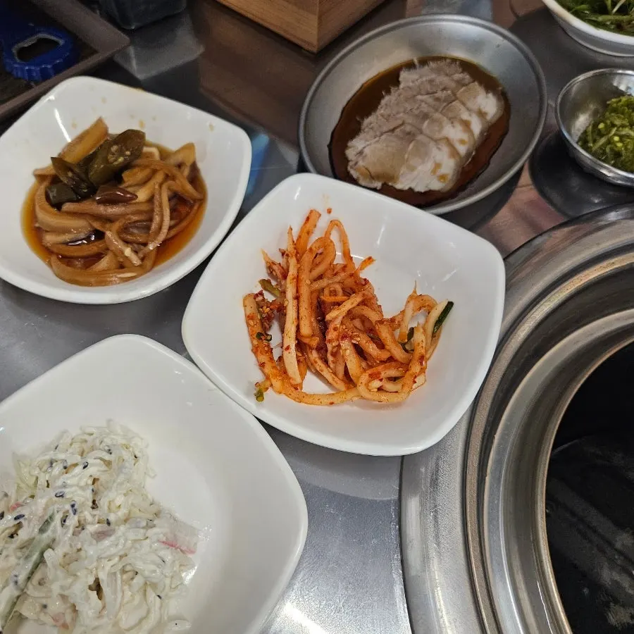 Green onion shreds to pile on top of grilled meat