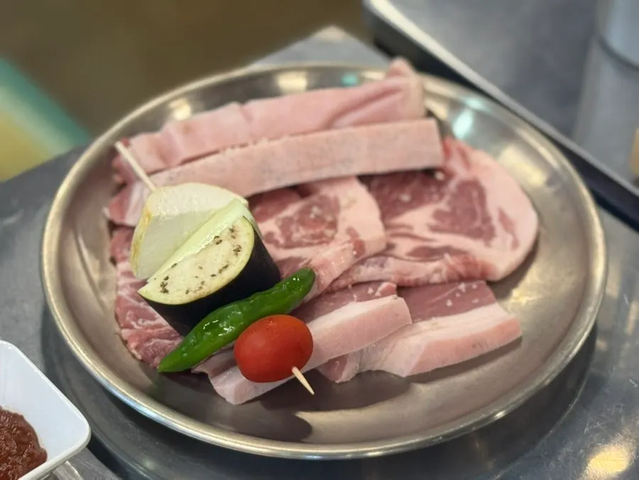 Black pork platter served on a plate