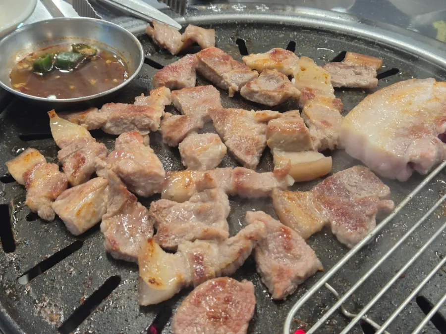 Golden-browned grilled black pork