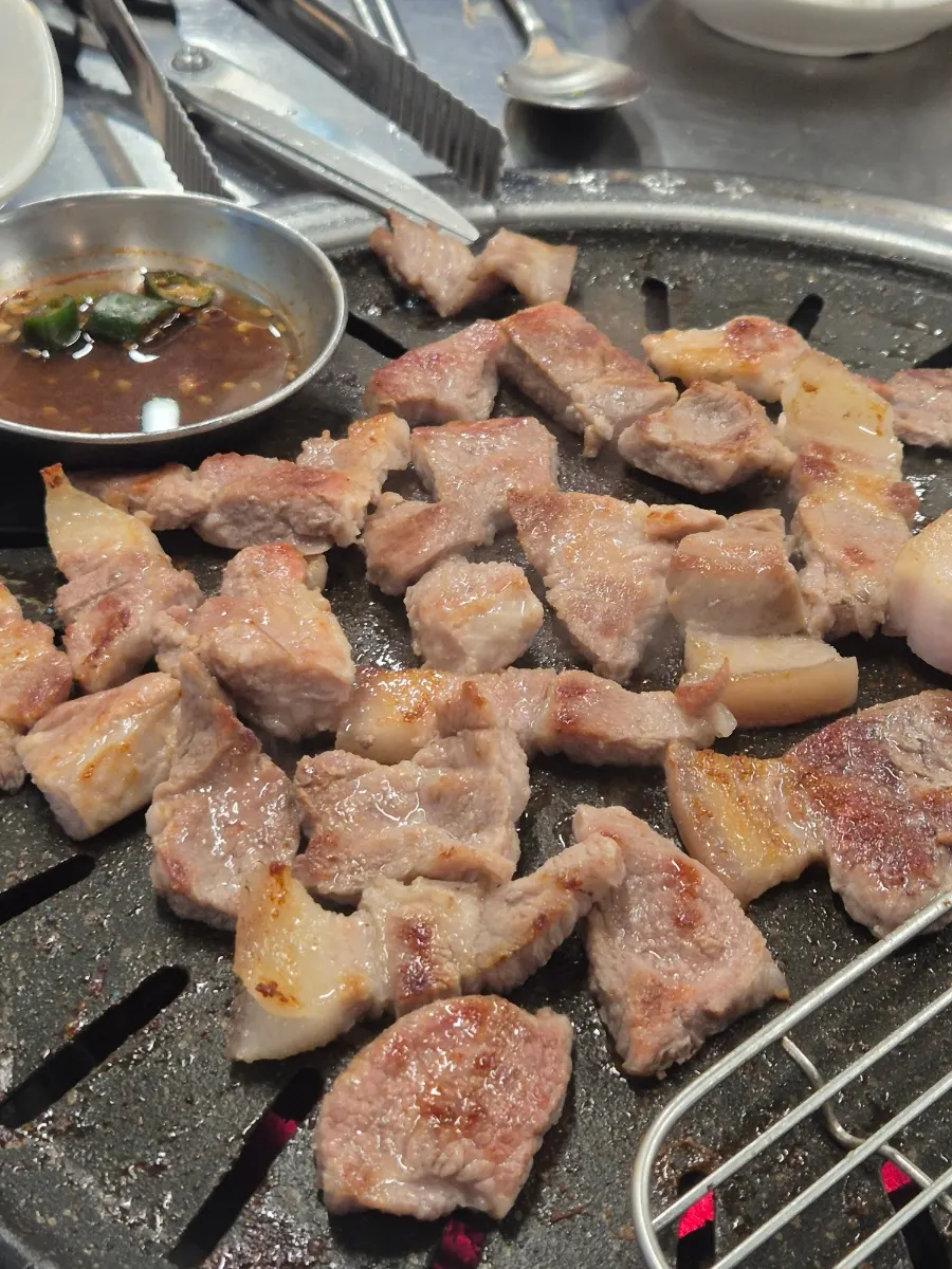 Black pork cut and grilled on the plate