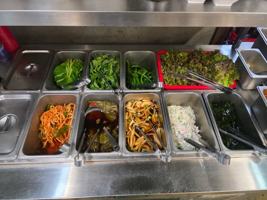 Self-serve side dish bar