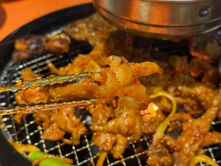 ตีนไก่กับใบงาและ ssammu