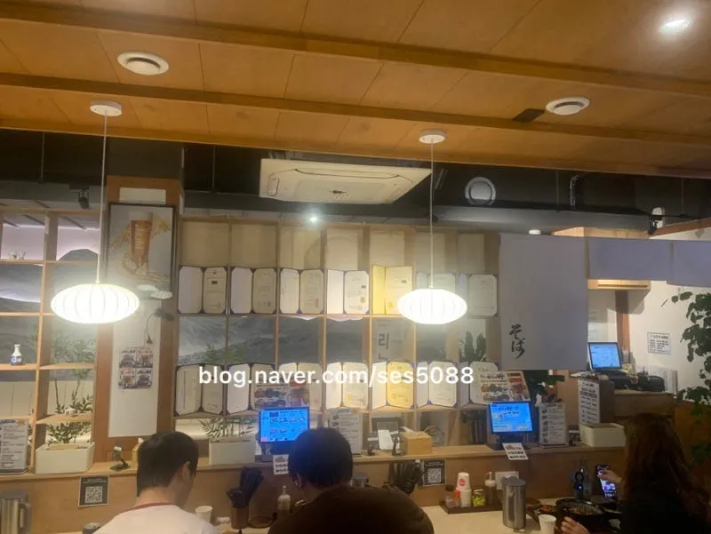 대연역 6번출구 앞 미식가의우동 대연직영점 외부