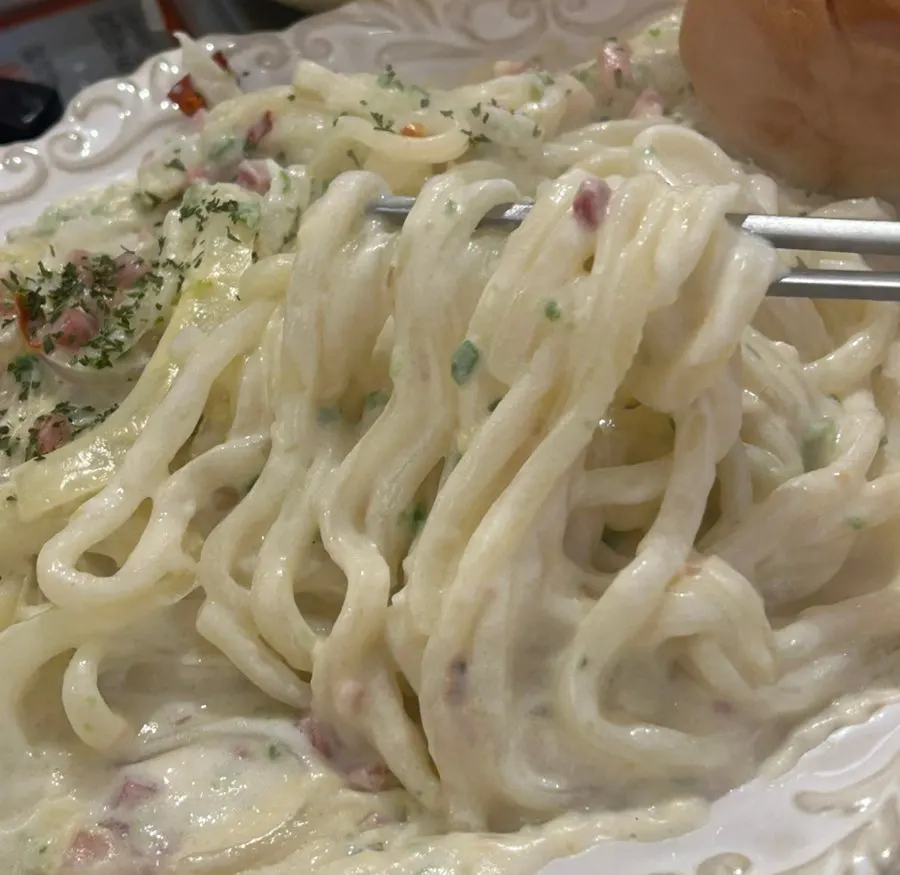 焼肉店で出されたクリームうどん一杯