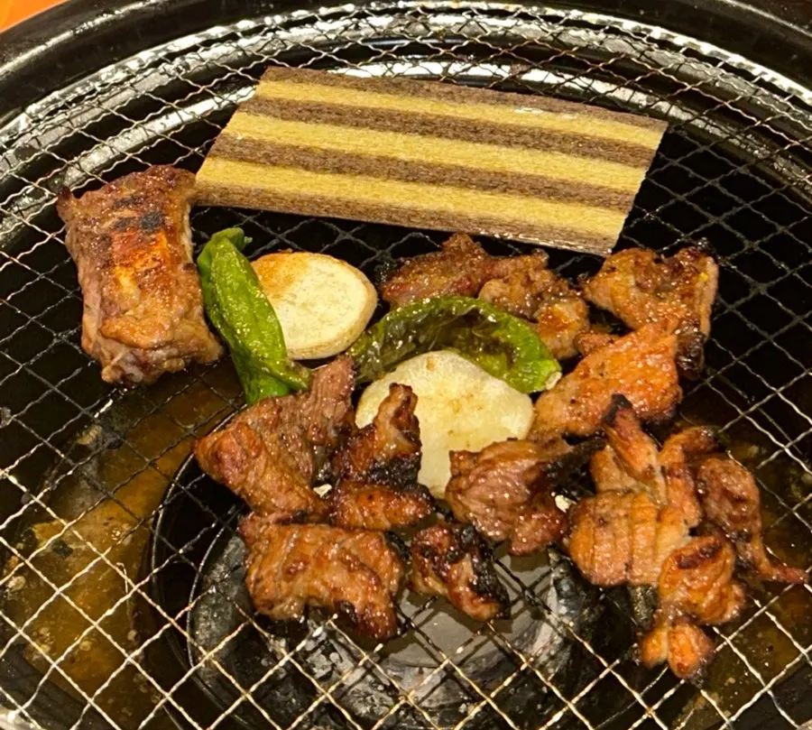 長ねぎと卵をのせたヘジャンラーメン