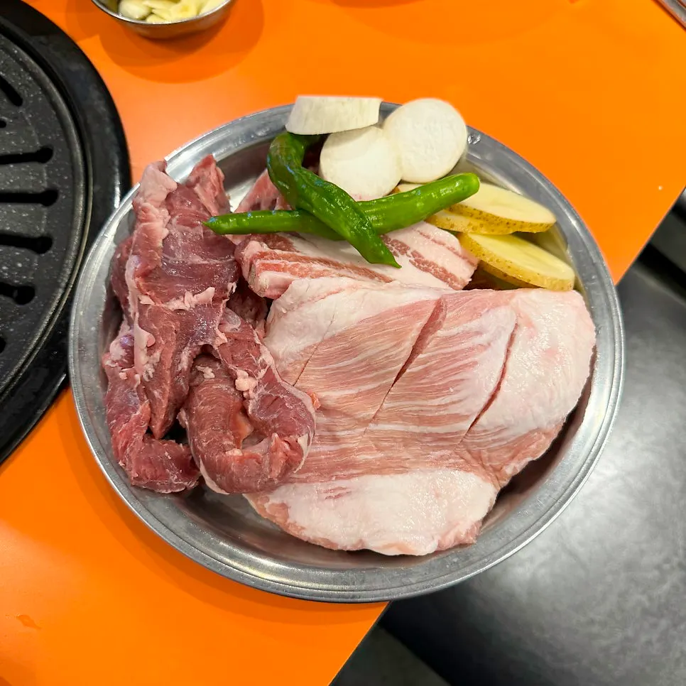 Grill plate swapped out for the raw galbi order