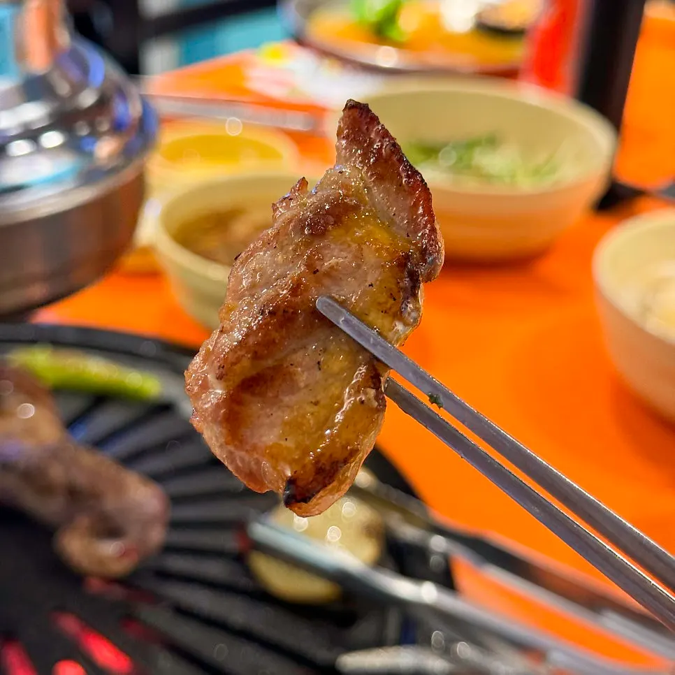Raw galbi and gakdori placed on the grill