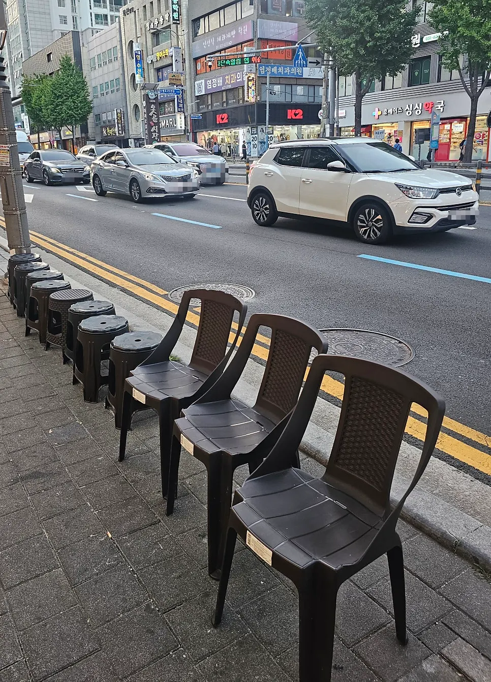CatchTable waiting registration area outside the store