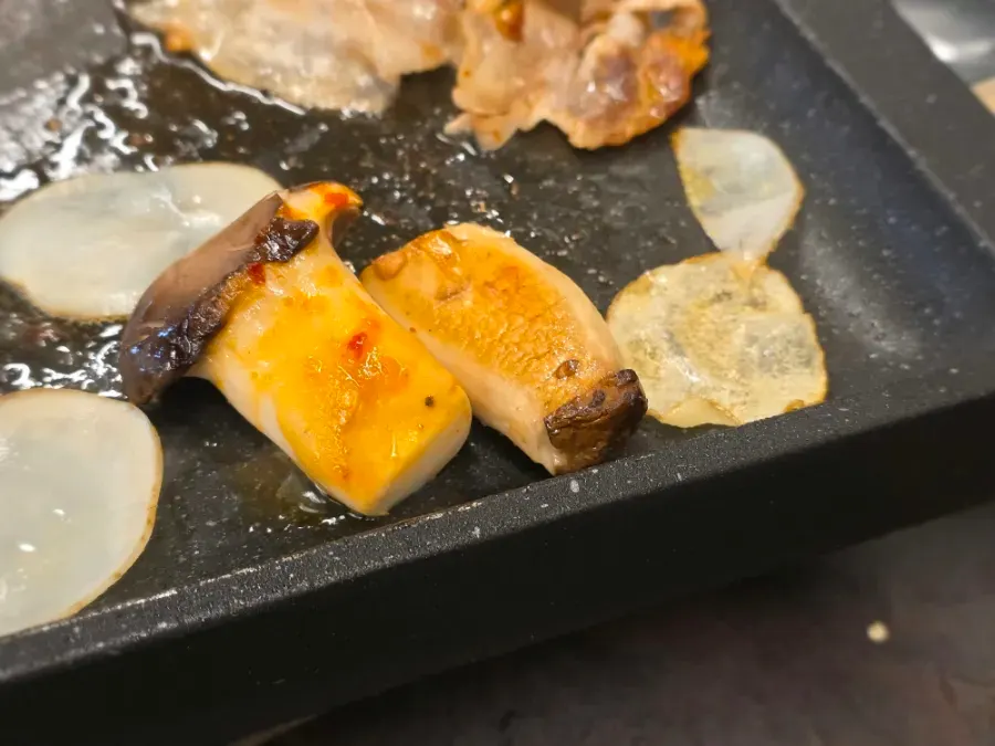 Thin potato slices grilled crispy