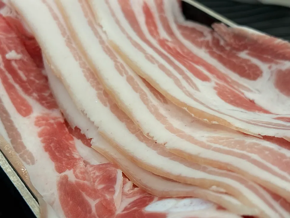Thinly sliced ssol-o-gyeopsal pork belly