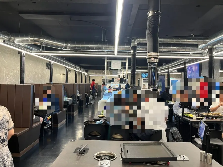 Interior of Daepae Maket Busan Daeyeon with wide table spacing