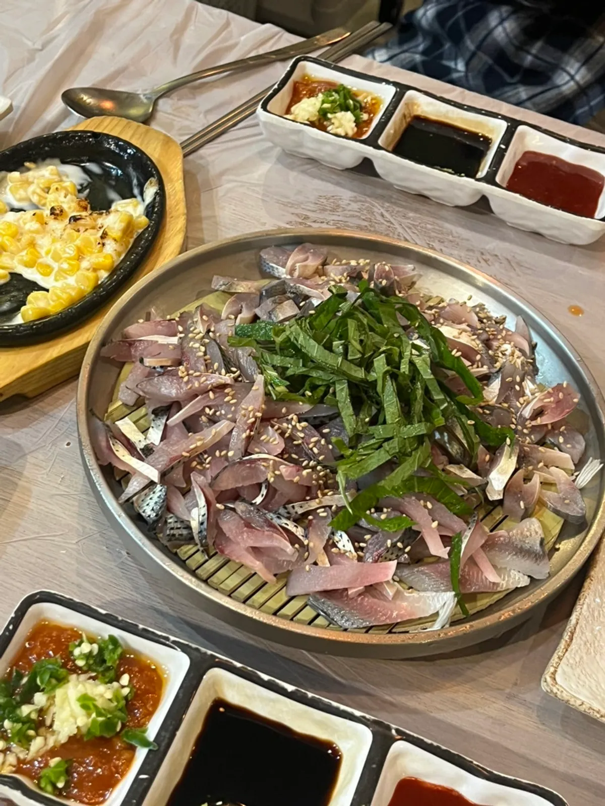 가을 제철 전어회 한 접시