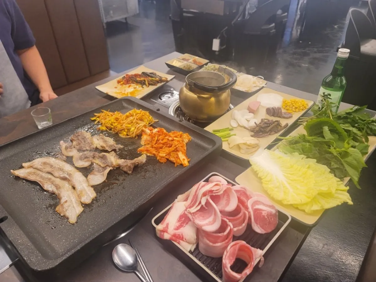 Thin-cut pork belly and pork jowl grilling on the pan