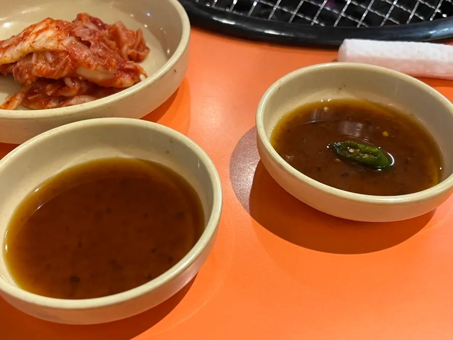 Well-fermented kimchi and garlic side dishes