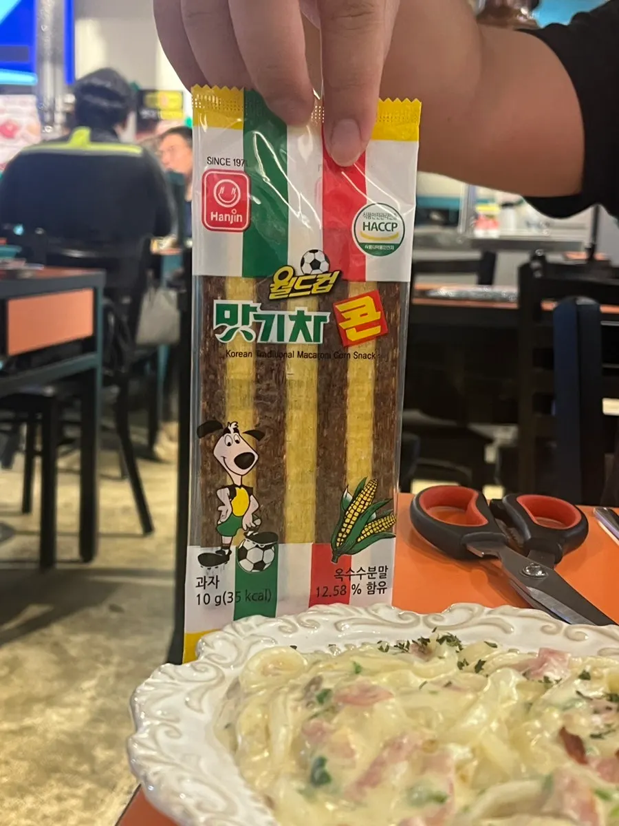 Jjondeugi (chewy rice cake) provided at every table