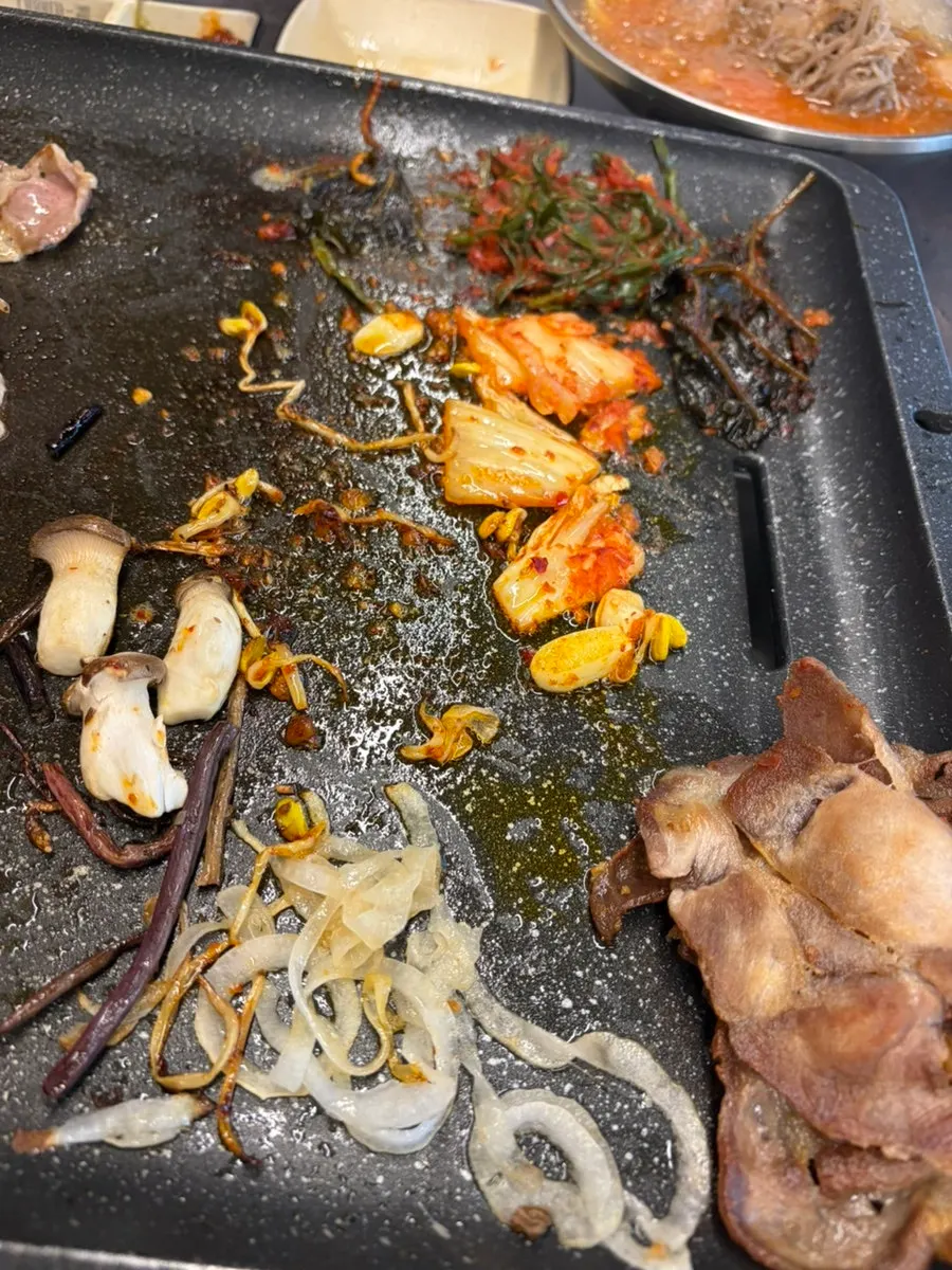 고기와 함께 주문한 냉면