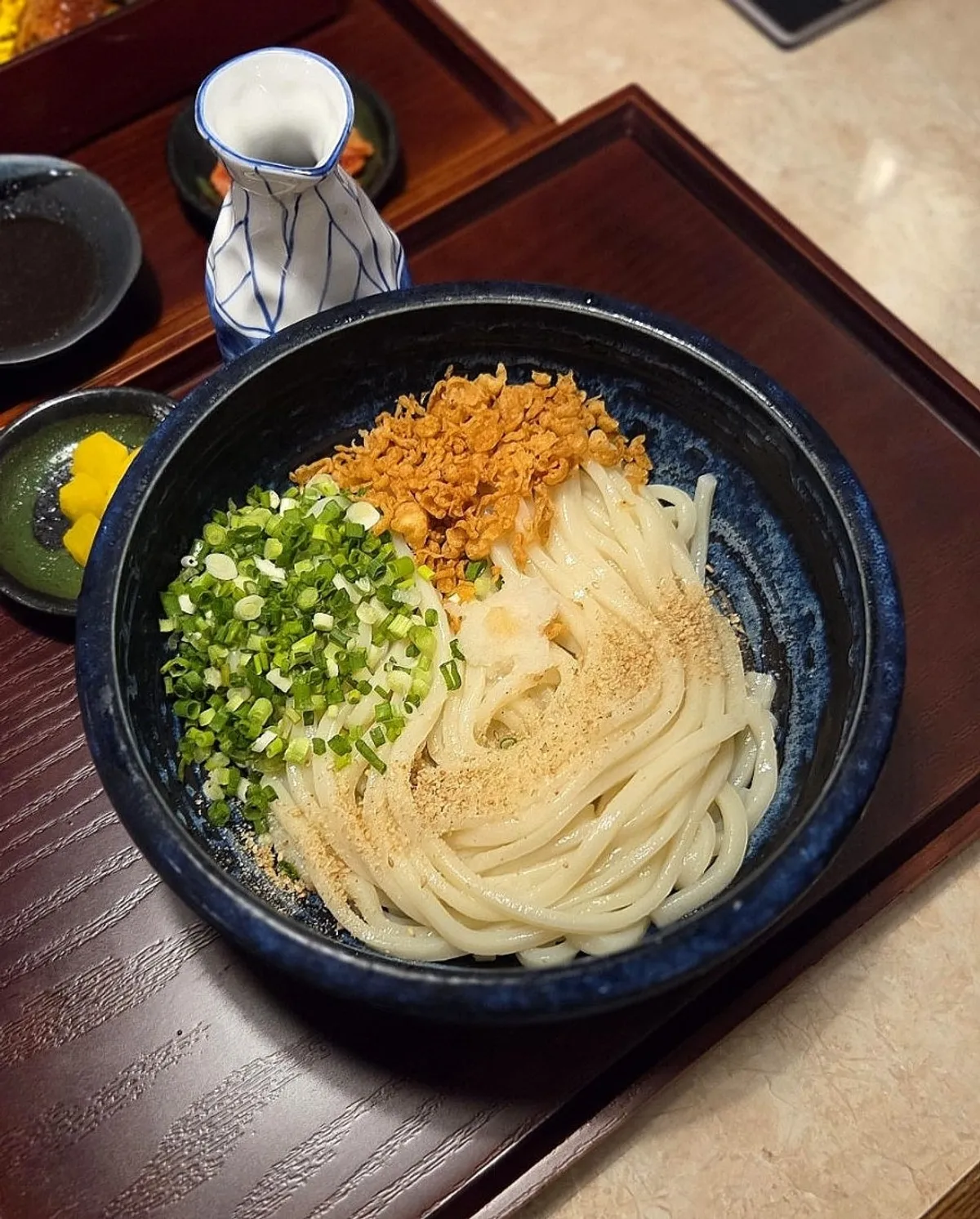 장어가 밥을 덮은 우나기 장어덮밥 클로즈업