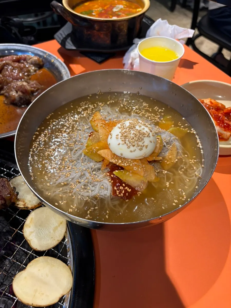 고기와 함께 주문한 된장찌개