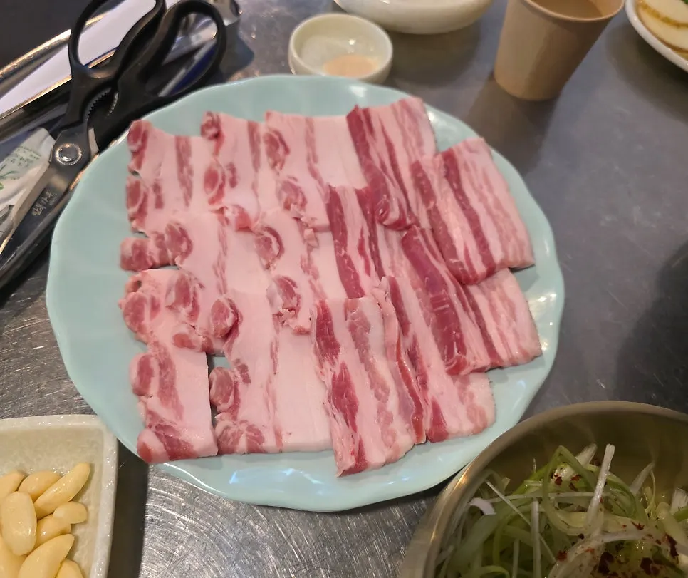 삼겹살 상차림과 쌈 재료