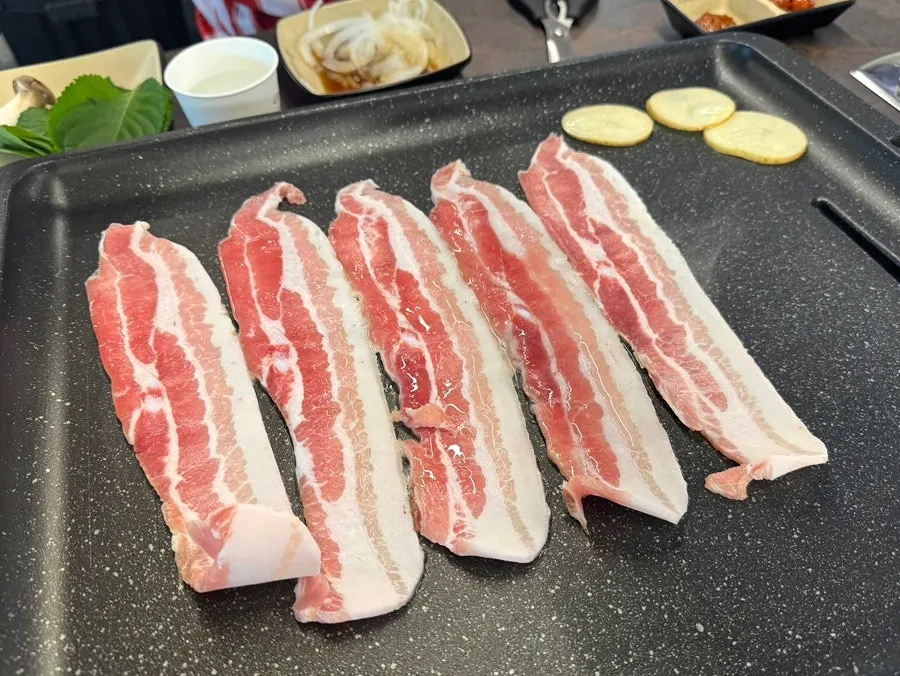 Albam daepae samgyeopsal ordered in a thicker cut