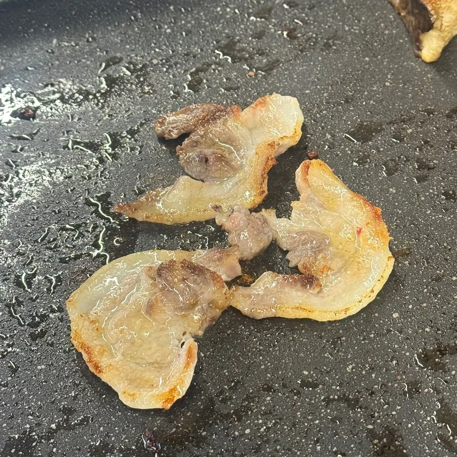 Jeju pork jowl grilling on the pan