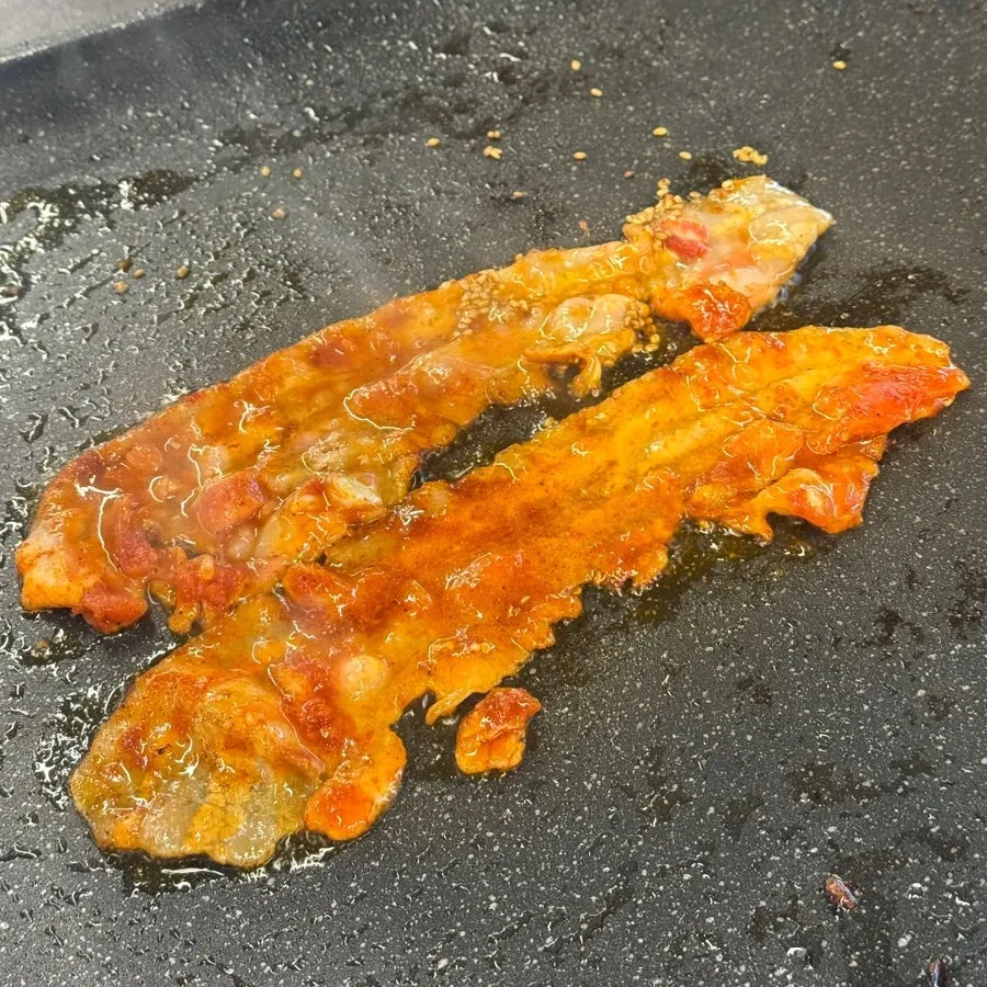 Gochujang marinade soaking into the daepae samgyeopsal