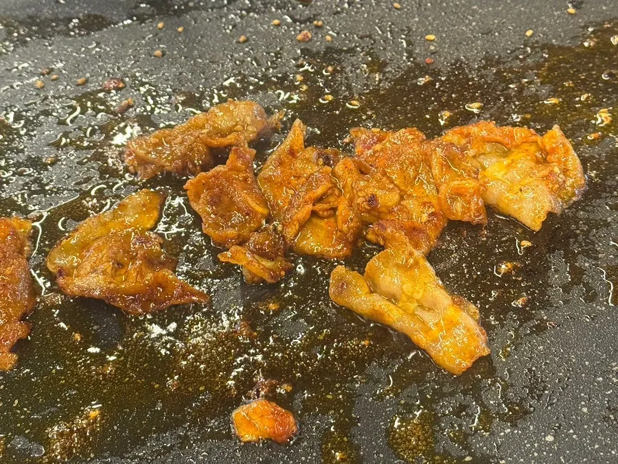 Gochujang daepae samgyeopsal eaten with rice