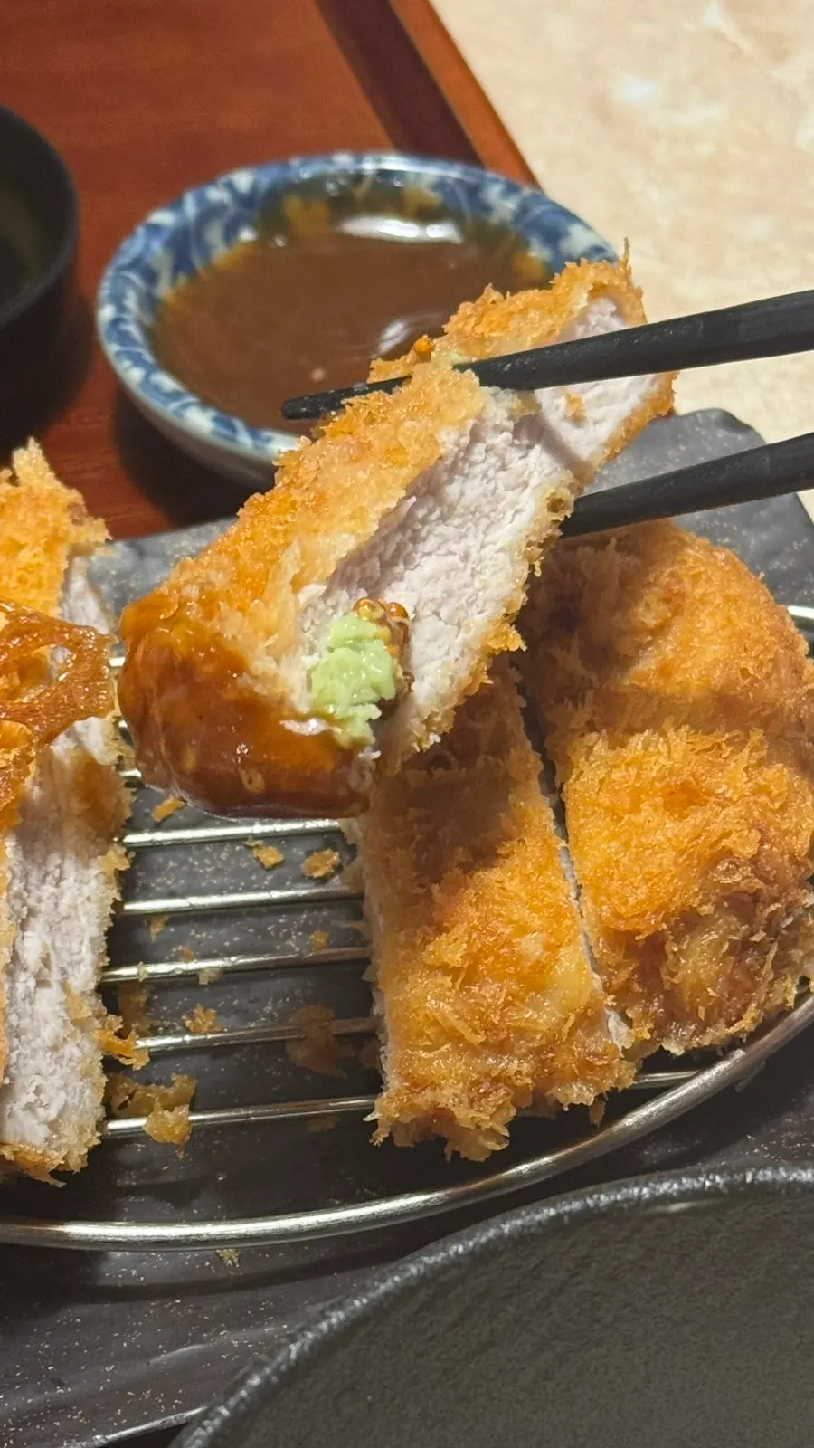 우동 면을 들어 올린 모습