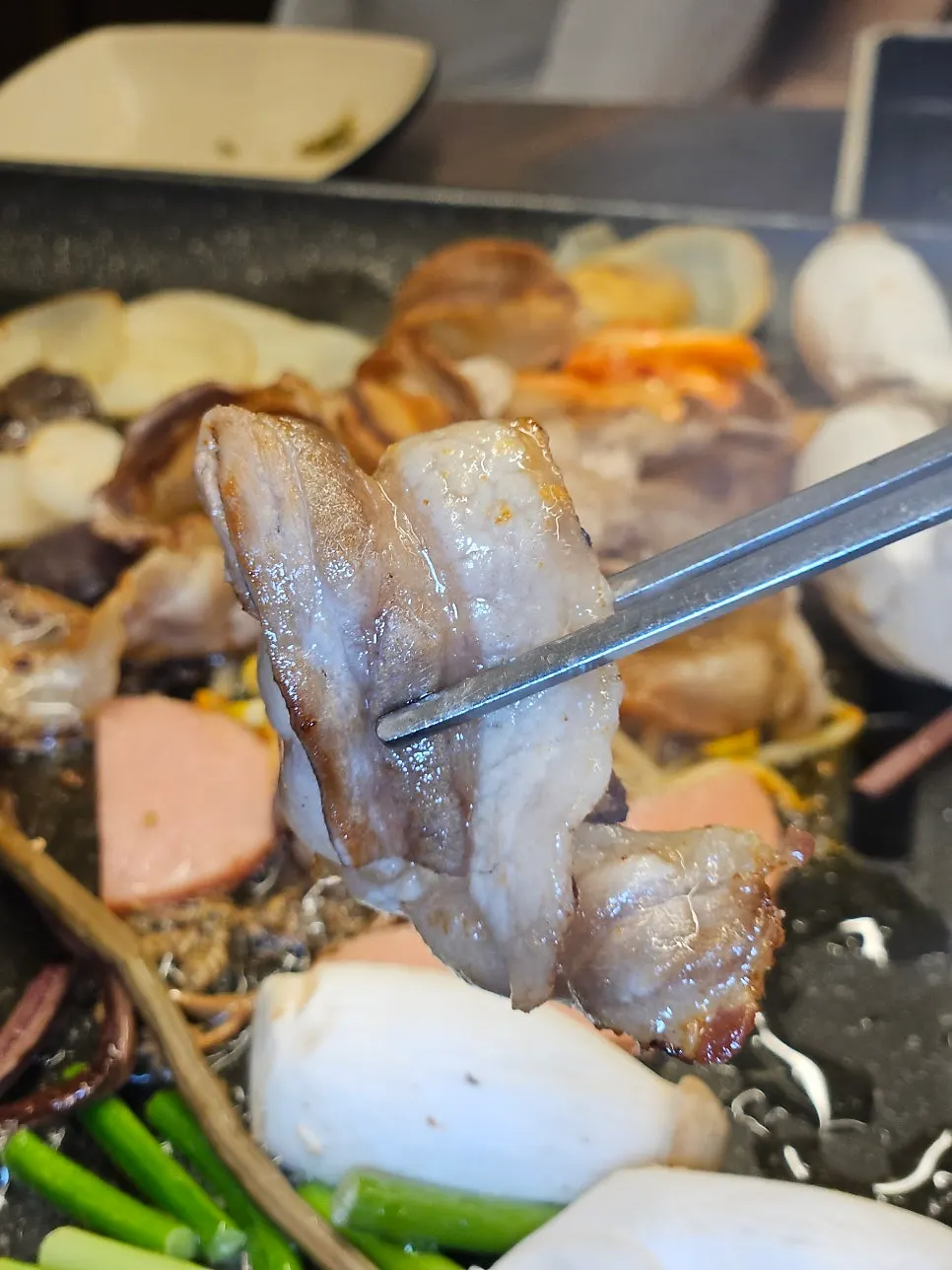 Golden-browned thin-sliced pork belly
