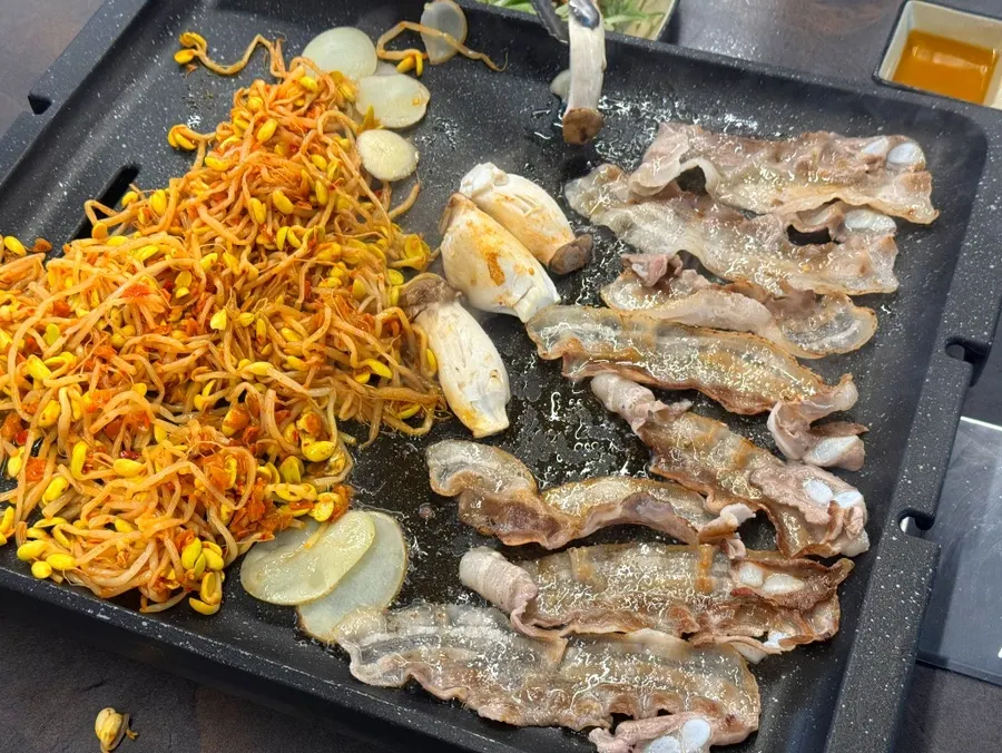 얇게 썬 대패삼겹살