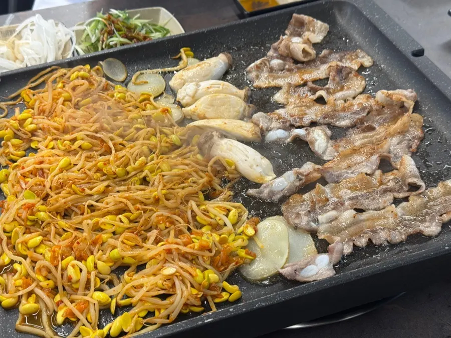 대패마켙 고기 구이 식사