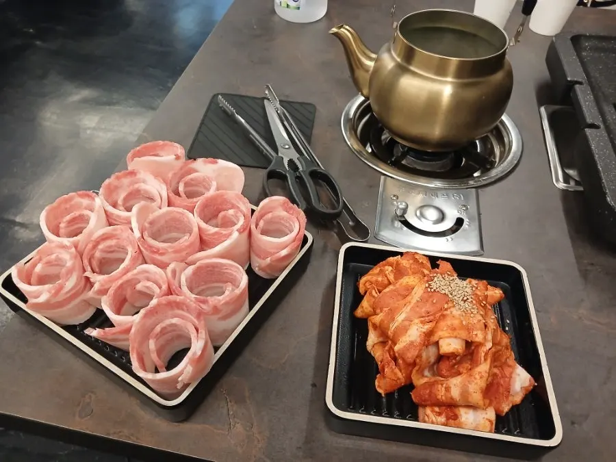 Thinly sliced pork prepared right after ordering