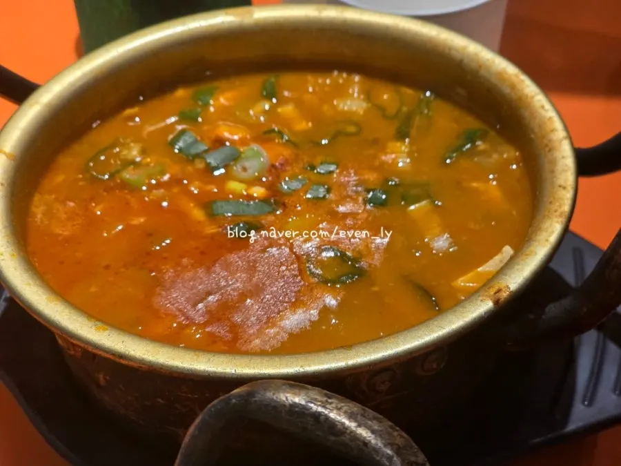 Bone soup with pork backbone pieces