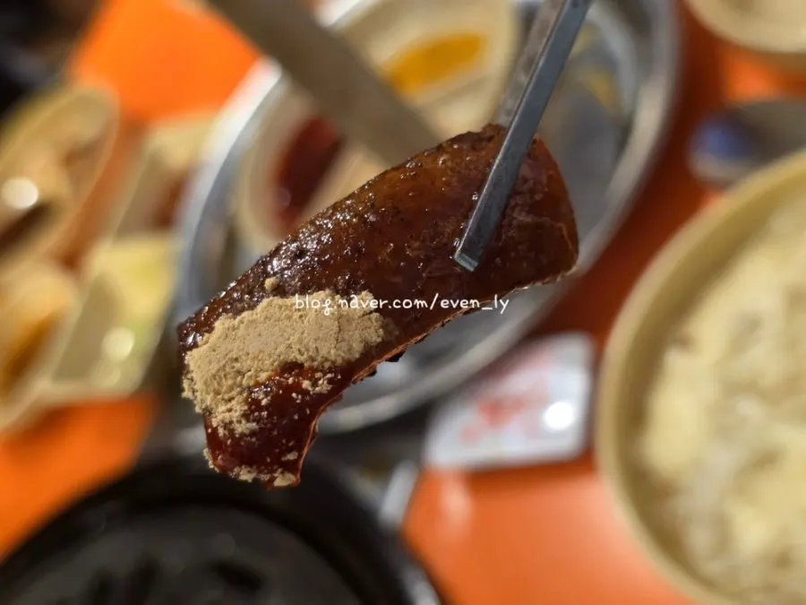 Pork skin with soybean powder and seasonings