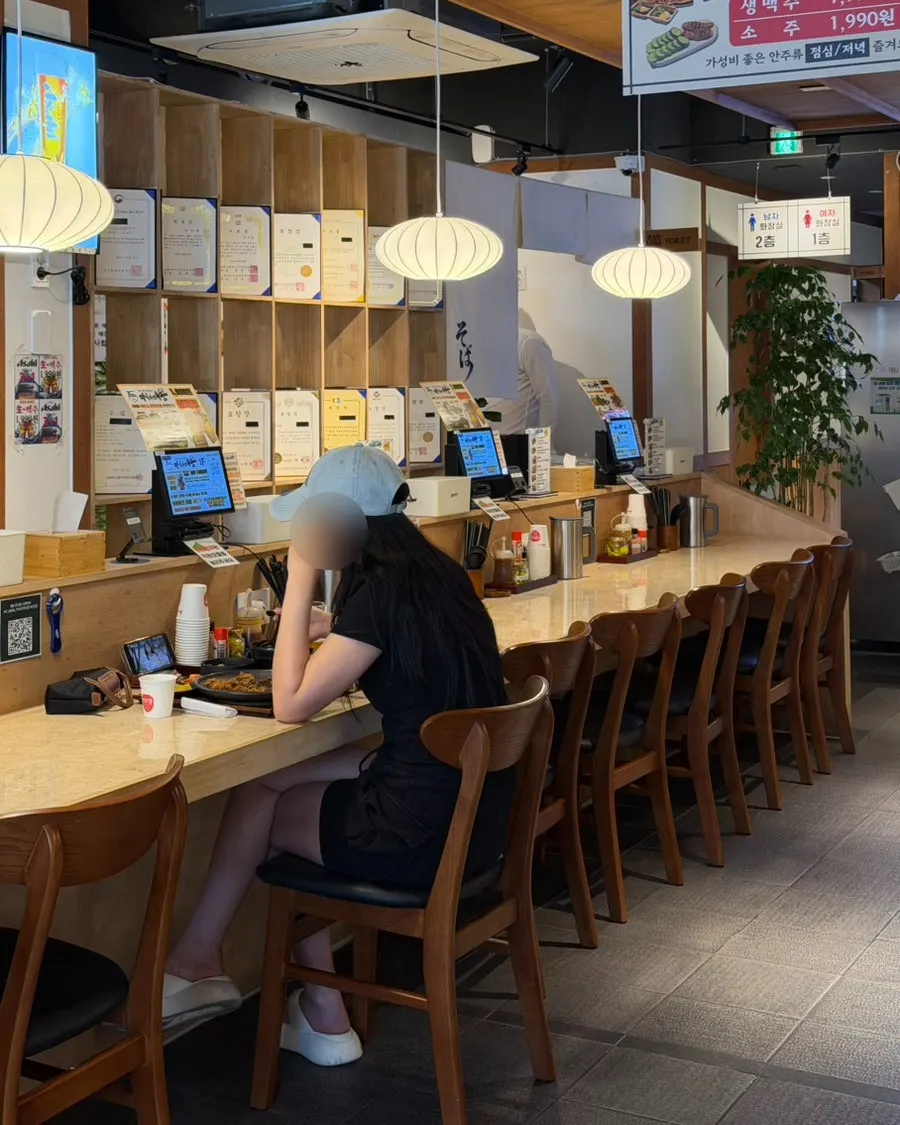 Seating inside Misikga-ui Udon