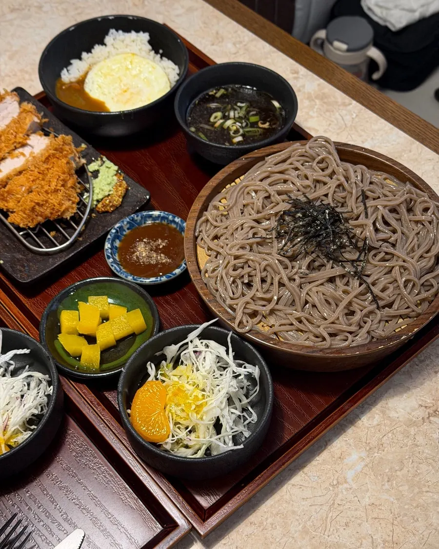 Jumbo Set with pan momil, donkatsu, and egg curry rice